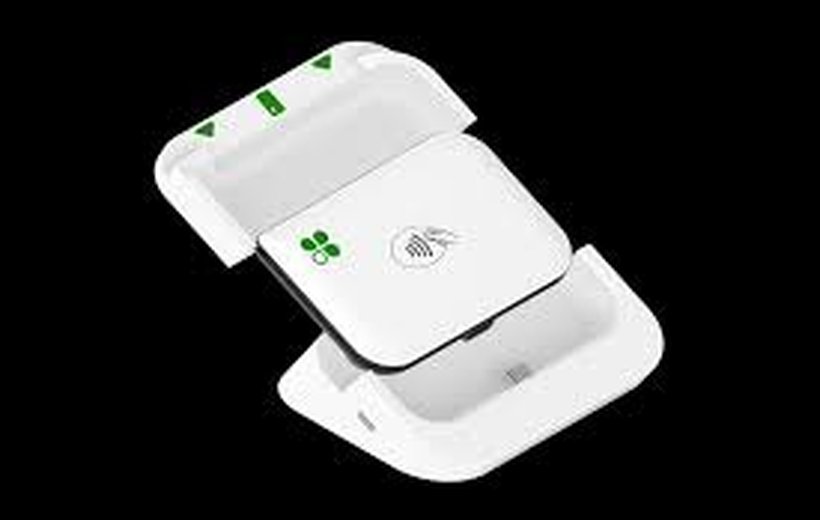 Clover card reader with countertop base